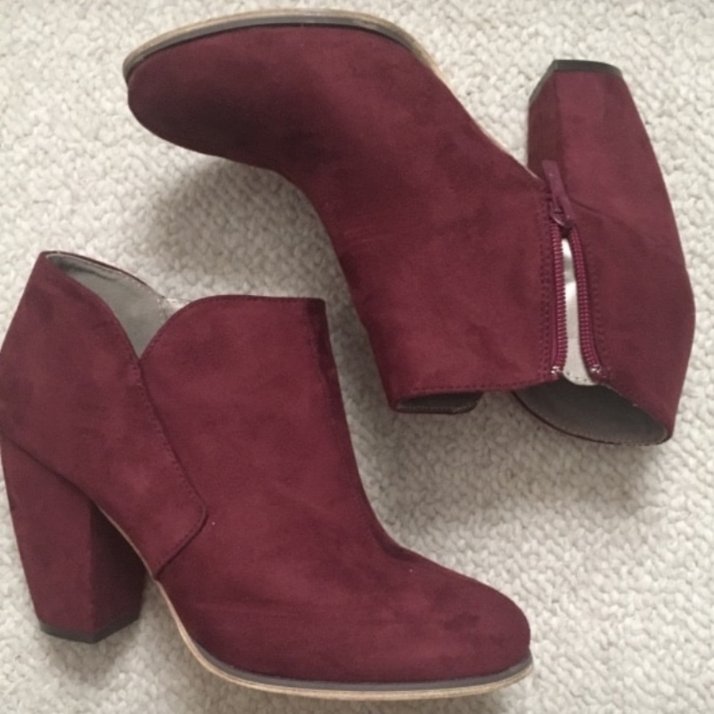 Size 8.5 Suede Michael Antonio Booties